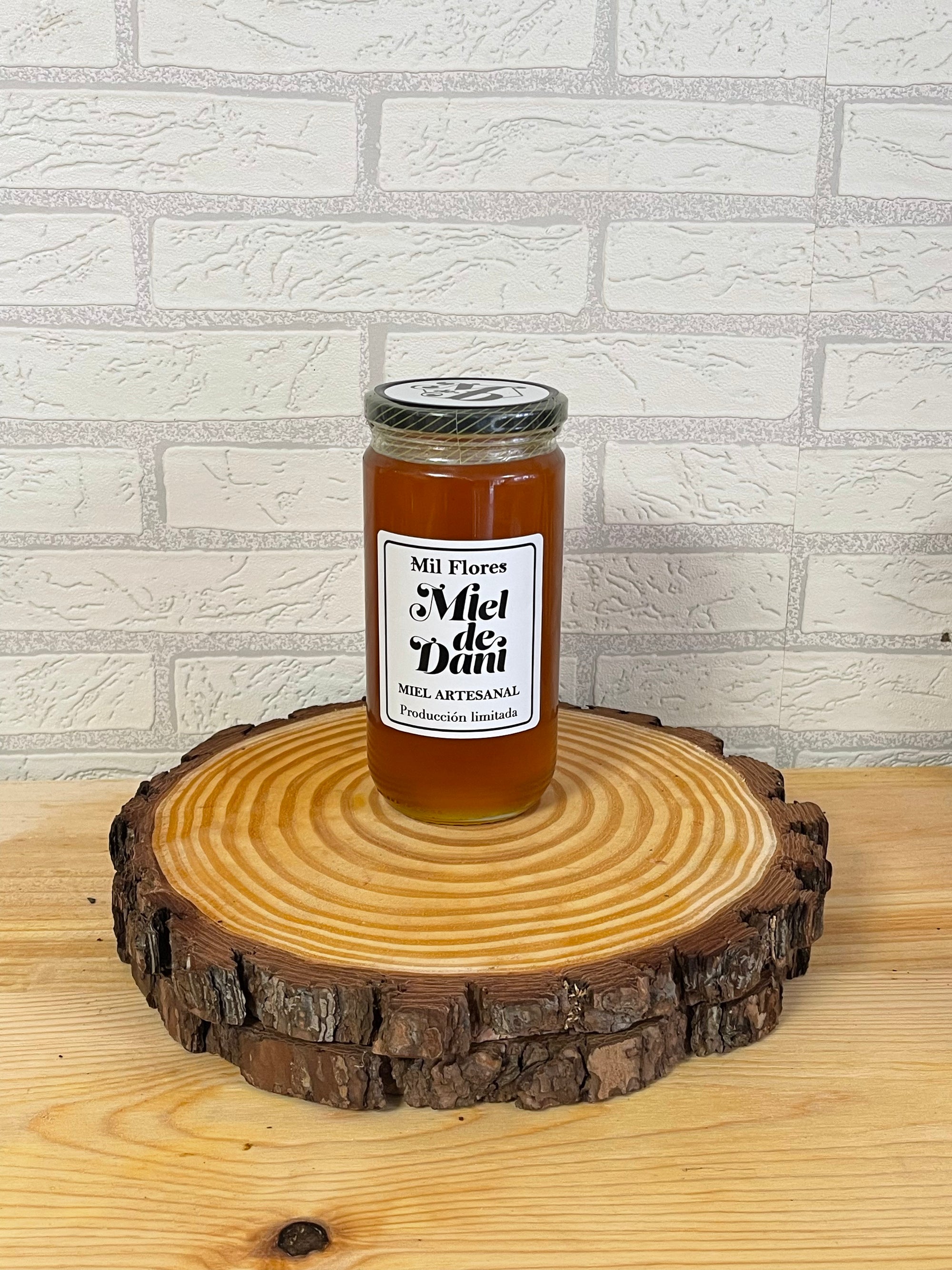 🌸 Miel Mil Flores Cruda · 1 kg · 10,90 €
★ Española · Procedencia: Mediterráneo Alicantino · Miel Cruda

 