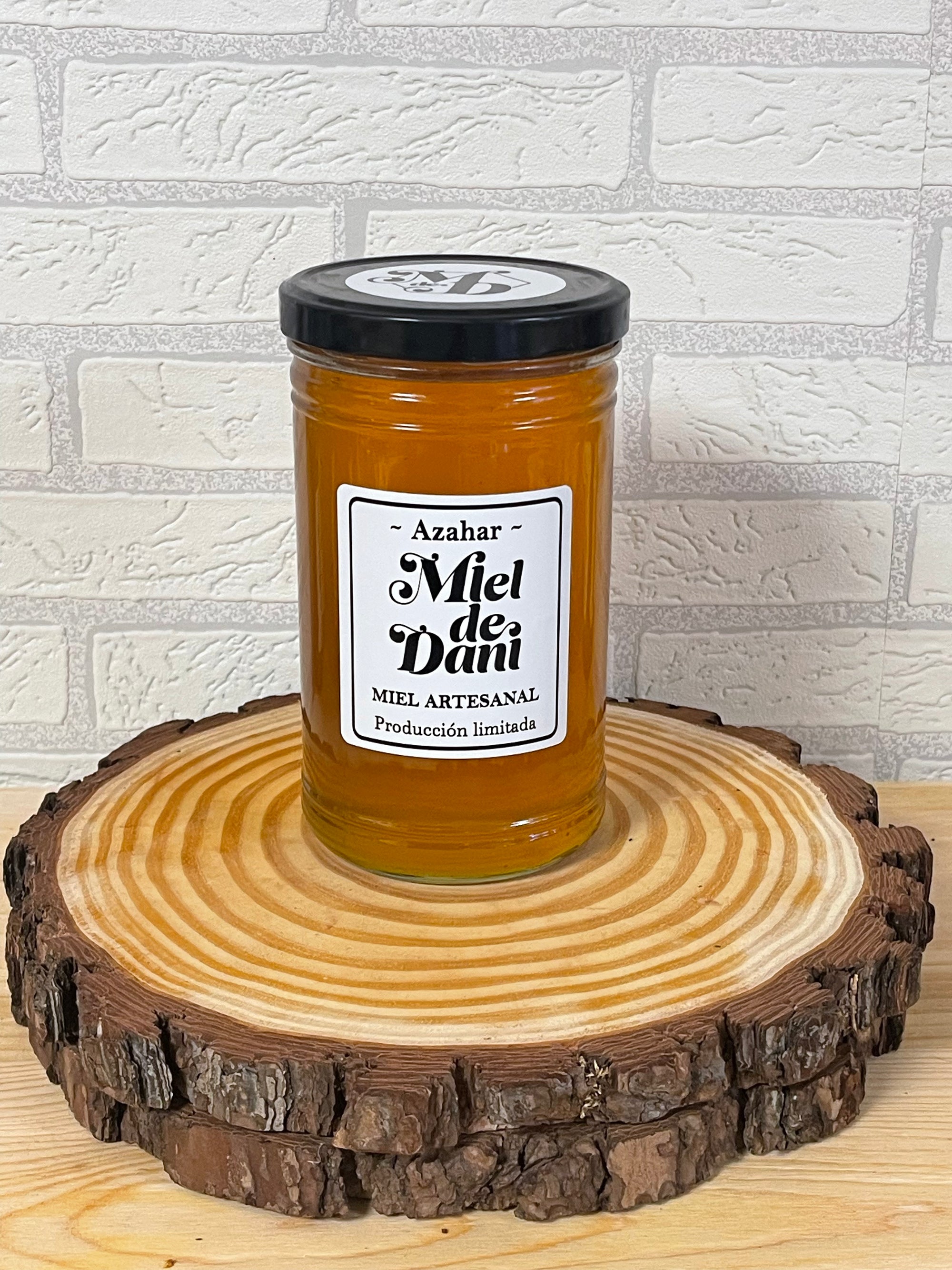 ⭐ 

Miel de Azahar Artesanal 100% Natural – Suave, Floral y de Aroma Único 1400 kg