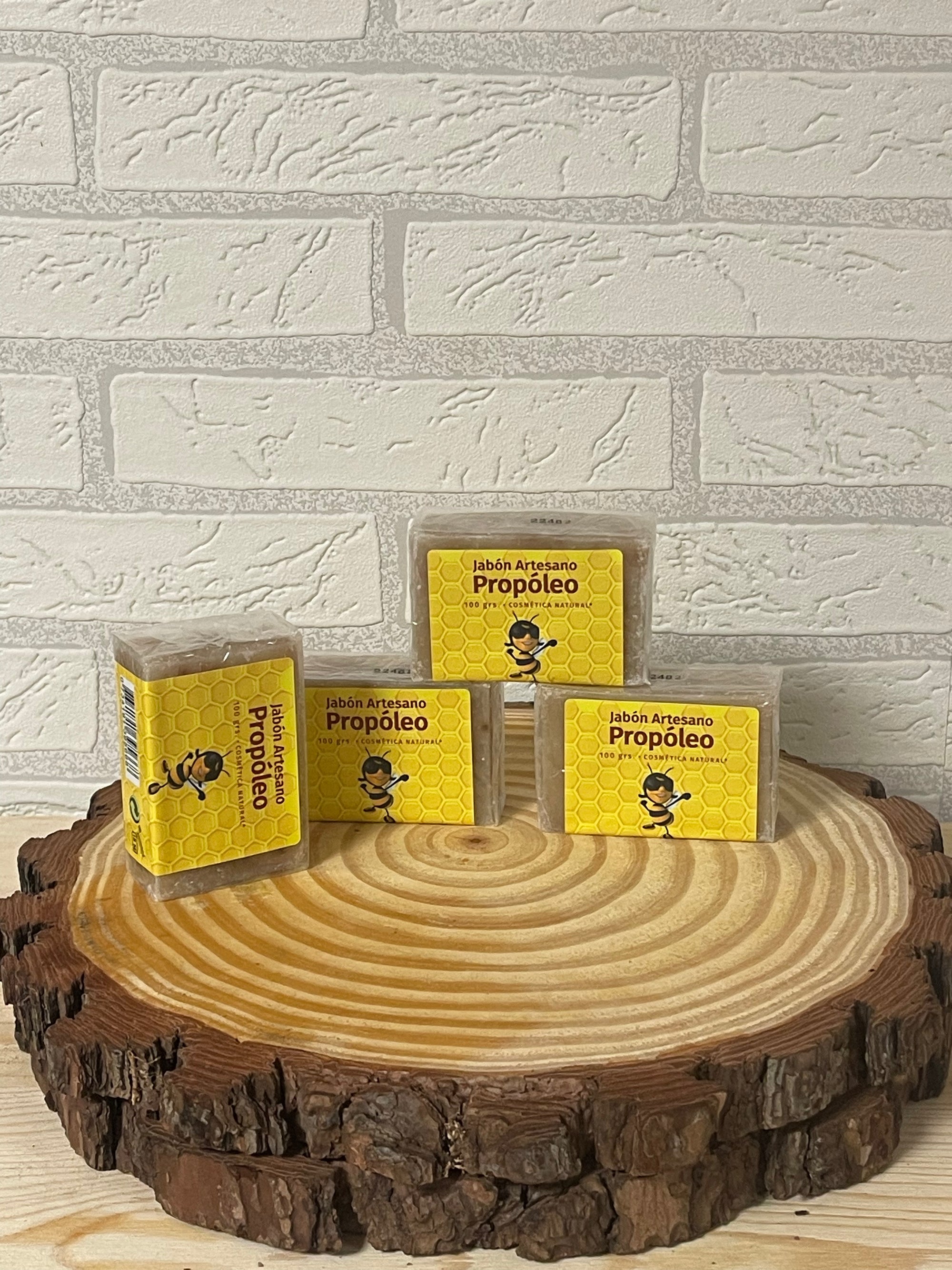 🟡 
Pack 3 Jabones Artesanos de Propóleo (100 g) – Cosmética Natural