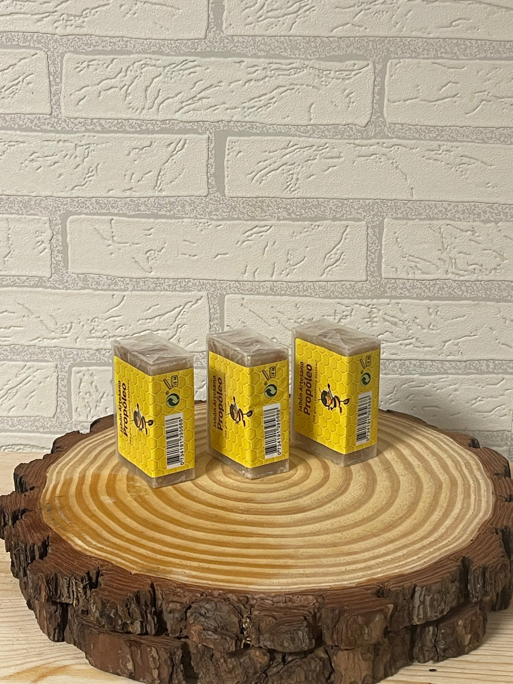 🟡 
Pack 3 Jabones Artesanos de Propóleo (100 g) – Cosmética Natural