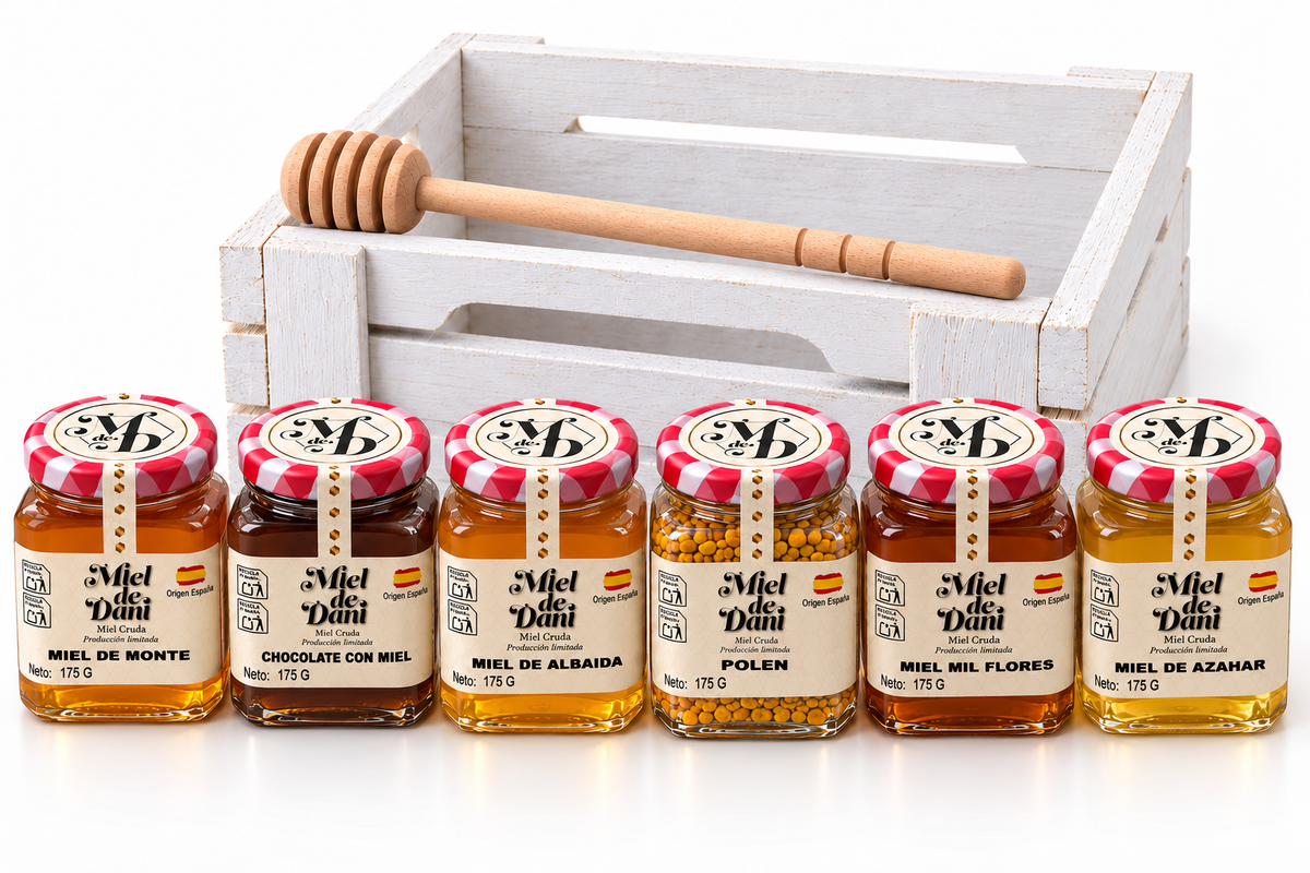 Pack degustación Mieldedani con cuatro mieles, chocolate con miel y polen, caja de madera blanca y palito mielero.